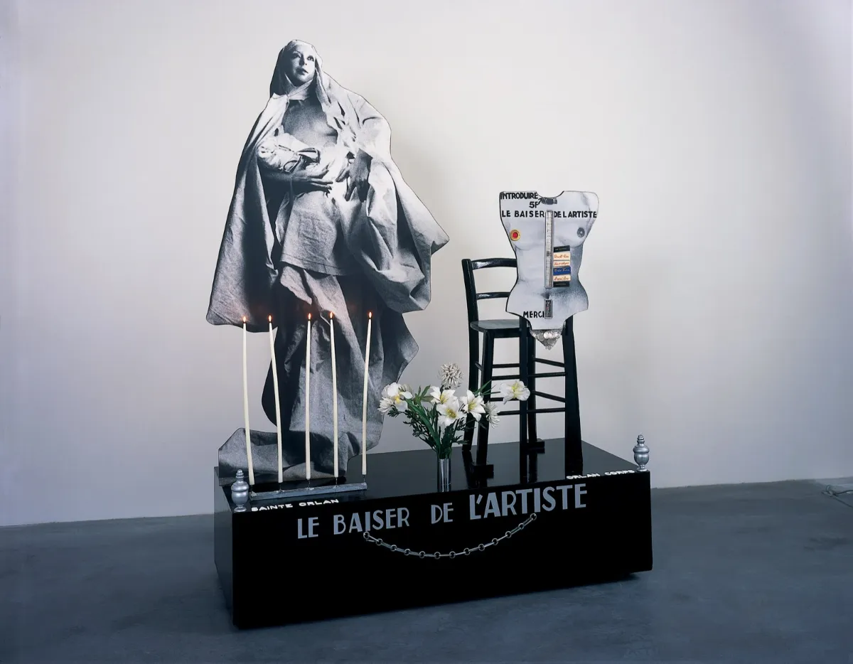 Orlan, Le Baiser de l’artiste, 1977 © Stéphane Bellanger - Frac des Pays de la Loire